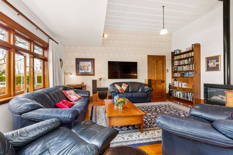 Photo of property in 46 Forest Lake Road, Forest Lake, Hamilton, 3200