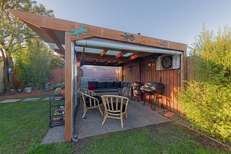 Photo of property in 8 Tenby Place, Avondale, Christchurch, 8061