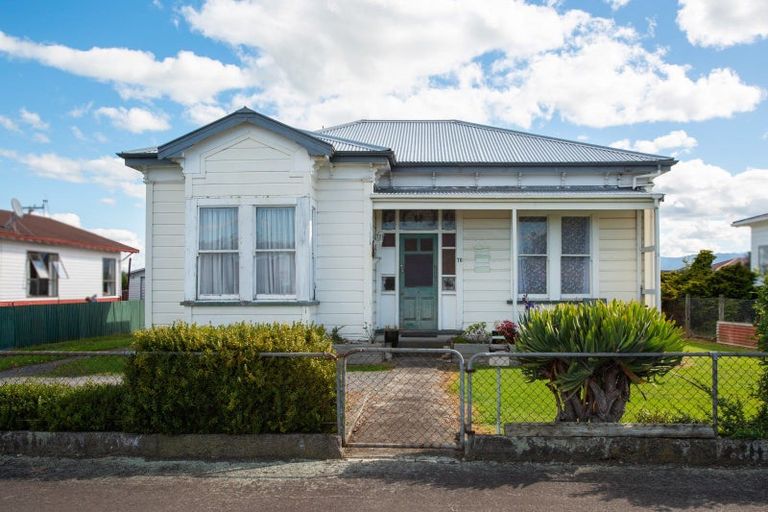 Photo of property in 70 Allardice Street, Dannevirke, 4930
