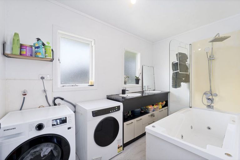 Photo of property in 23 Bedford Street, Te Atatu South, Auckland, 0610