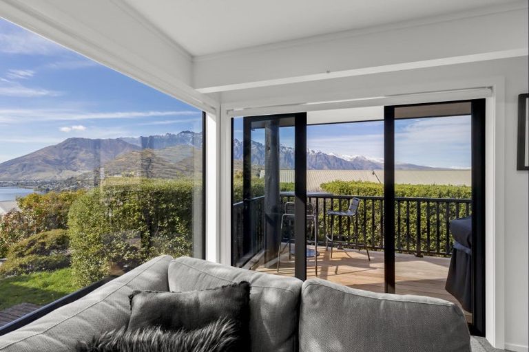 Photo of property in 1 Highview Terrace, Queenstown, 9300