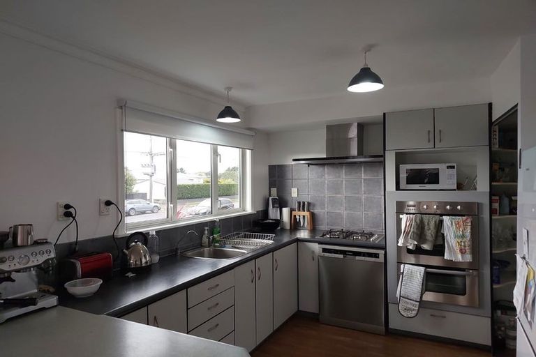 Photo of property in 32 Waimea Street, Westown, New Plymouth, 4310