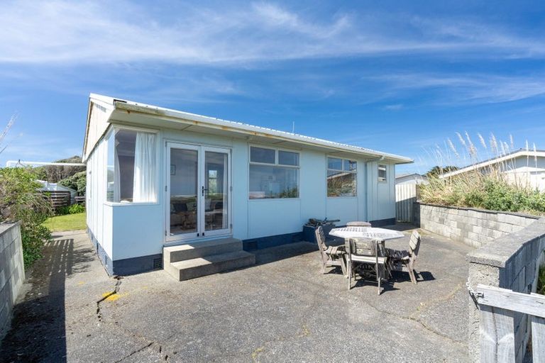 Photo of property in 7 Kent Avenue, Waitarere Beach, Levin, 5510