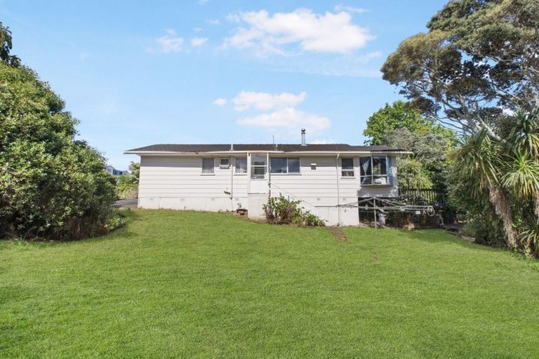 Photo of property in 48 Kaikoura Street, Henderson, Auckland, 0612