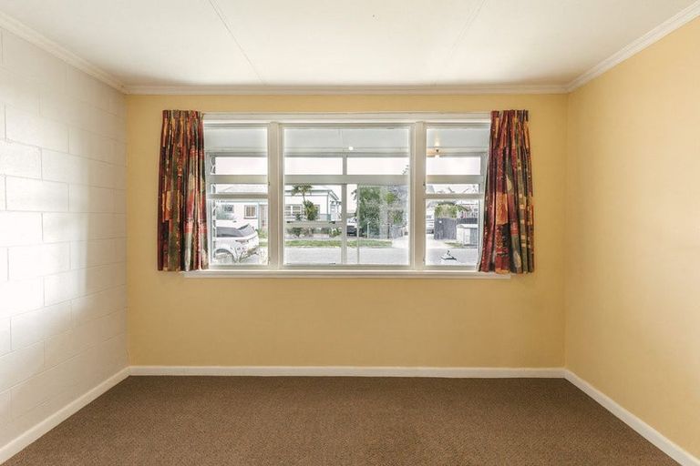 Photo of property in 3 Oakley Street, Palmerston North, 4410