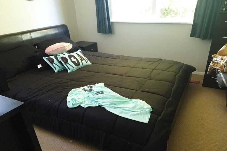 Photo of property in 5 Cumberland Grove, Cannons Creek, Porirua, 5024