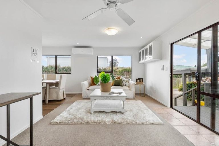 Photo of property in 2/294 Birkdale Road, Birkdale, Auckland, 0626