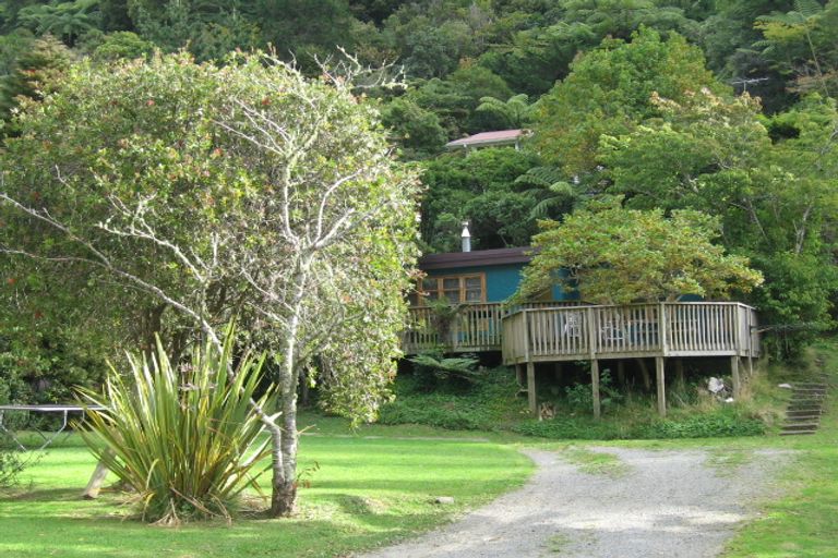 Photo of property in 112 Pinehaven Road, Pinehaven, Upper Hutt, 5019