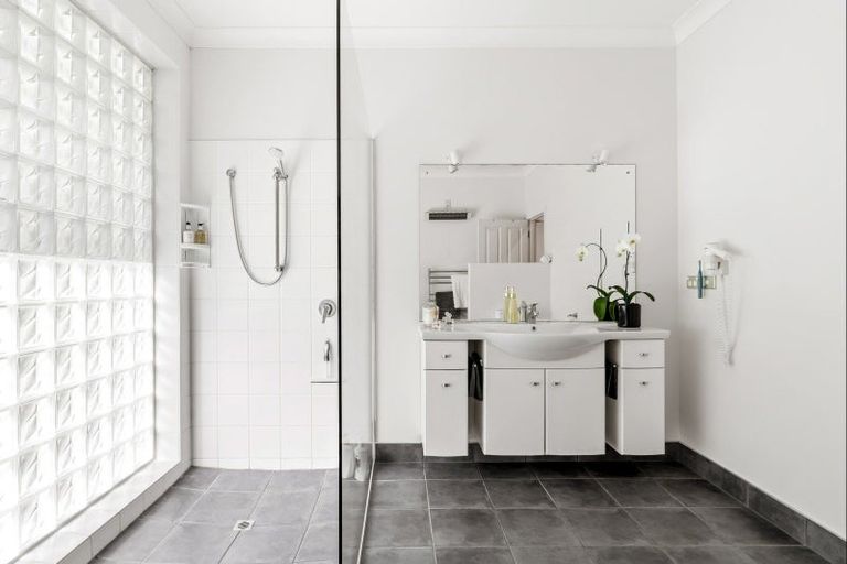 Photo of property in 16 Mccallum Drive, Sandspit, Warkworth, 0982