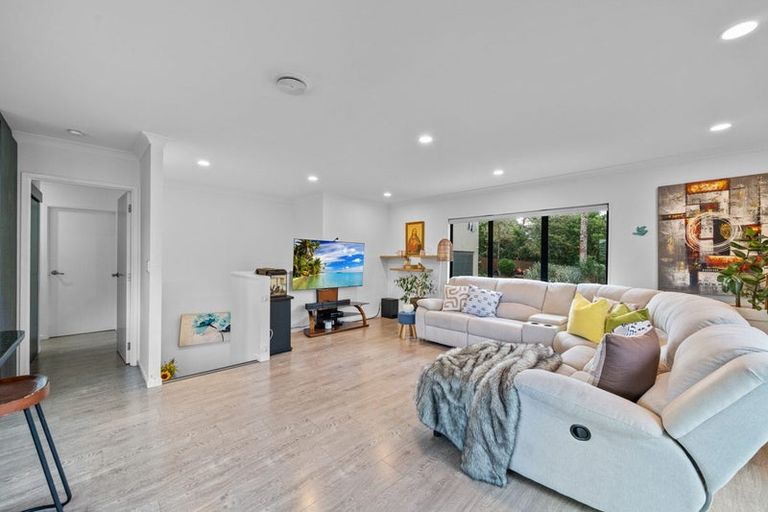 Photo of property in 15 Zefiro Drive, Massey, Auckland, 0614