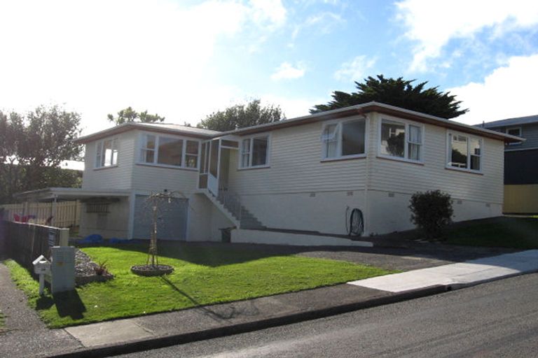 Photo of property in 34 Link Road, Newlands, Wellington, 6037