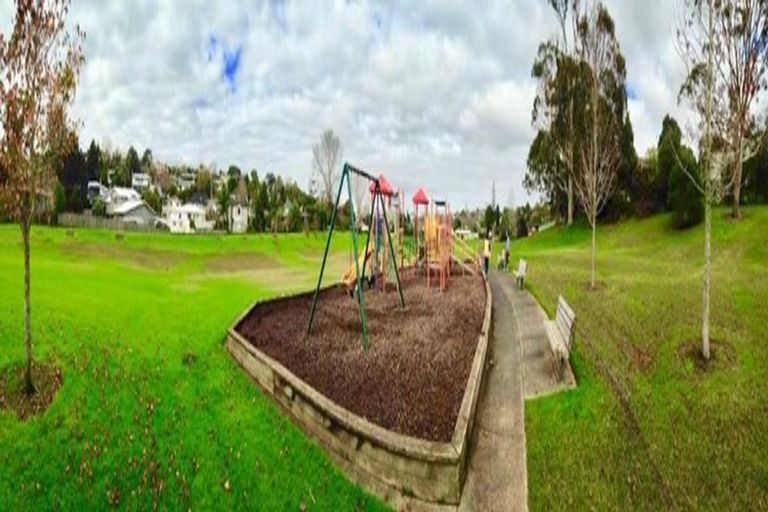 Photo of property in 2/5 Keldale Place, Forrest Hill, Auckland, 0620