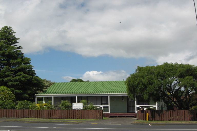 Photo of property in 29 Great South Road, Conifer Grove, Takanini, 2112