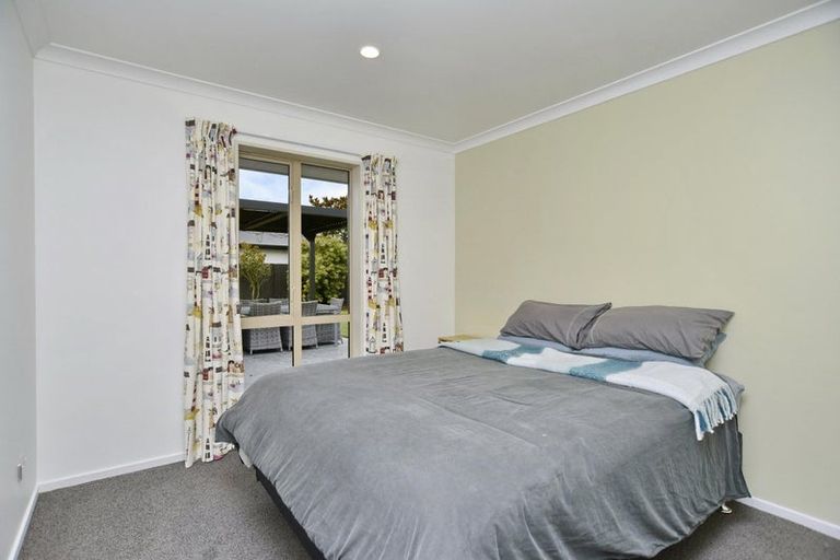 Photo of property in 11 Springside Place, Redwood, Christchurch, 8051