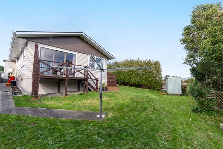 Photo of property in 33 Lynda Avenue, Paparangi, Wellington, 6037