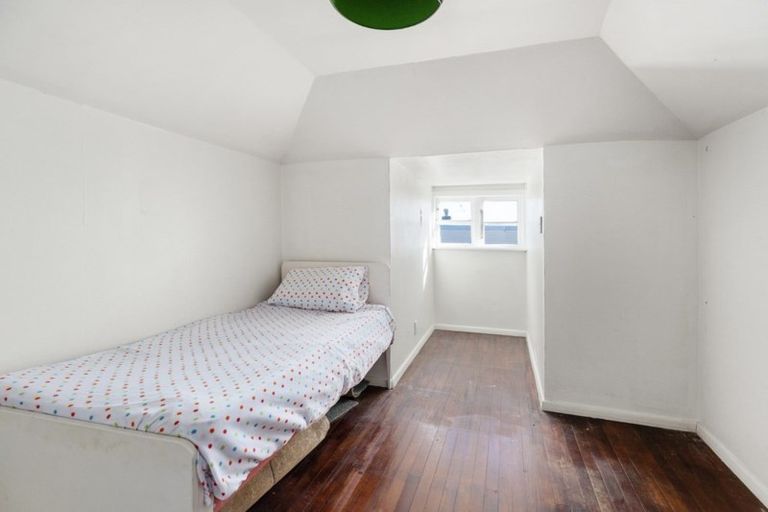 Photo of property in 8a Bay Drive, Titahi Bay, Porirua, 5022