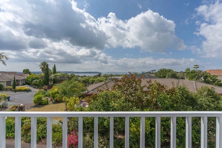 Photo of property in 14 Javelin Place, West Harbour, Auckland, 0618