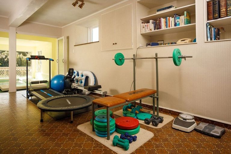 Photo of property in 4 Panorama Grove, Harbour View, Lower Hutt, 5010