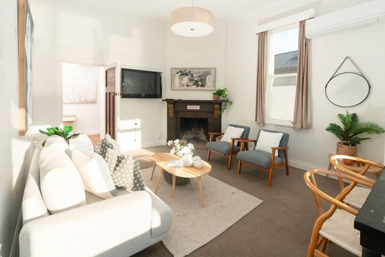 Photo of property in 8 Shannon Street, Mount Victoria, Wellington, 6011