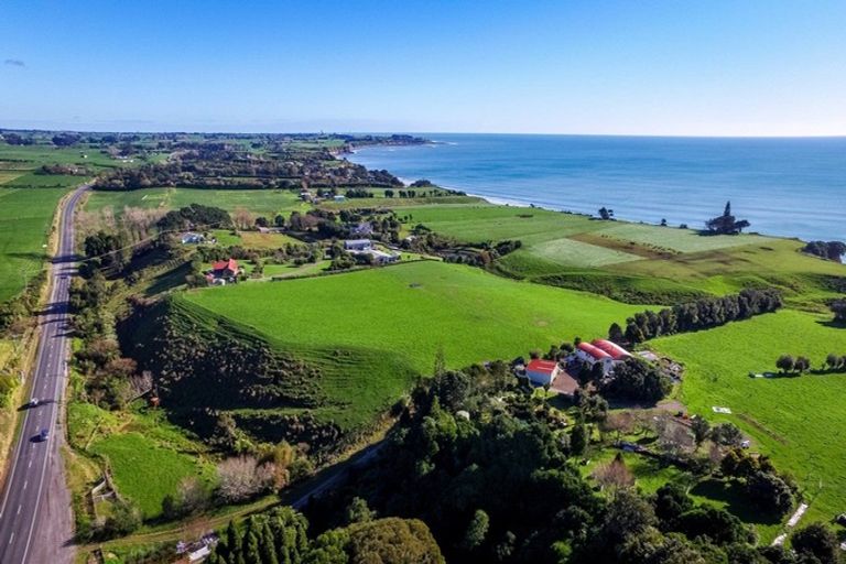 Photo of property in 1119 Main Road North, Onaero, Urenui, 4383