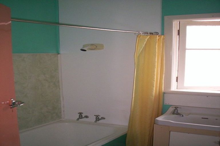 Photo of property in 63 Golf Road, New Lynn, Auckland, 0600