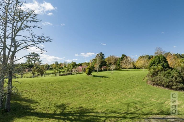 Photo of property in 408 Taupaki Road, Kumeu, 0892