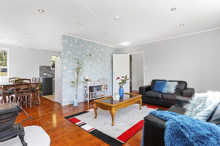 Photo of property in 16 Onedin Place, Titirangi, Auckland, 0604