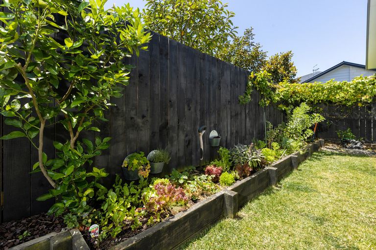 Photo of property in 27 Hiria Crescent, Papamoa Beach, Papamoa, 3118