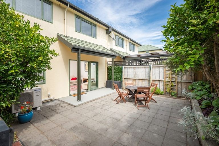 Photo of property in 533b Barbadoes Street, Edgeware, Christchurch, 8013