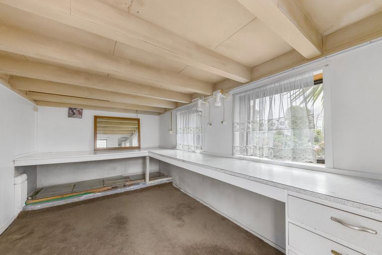 Photo of property in 5 Valron Road, Te Atatu South, Auckland, 0602