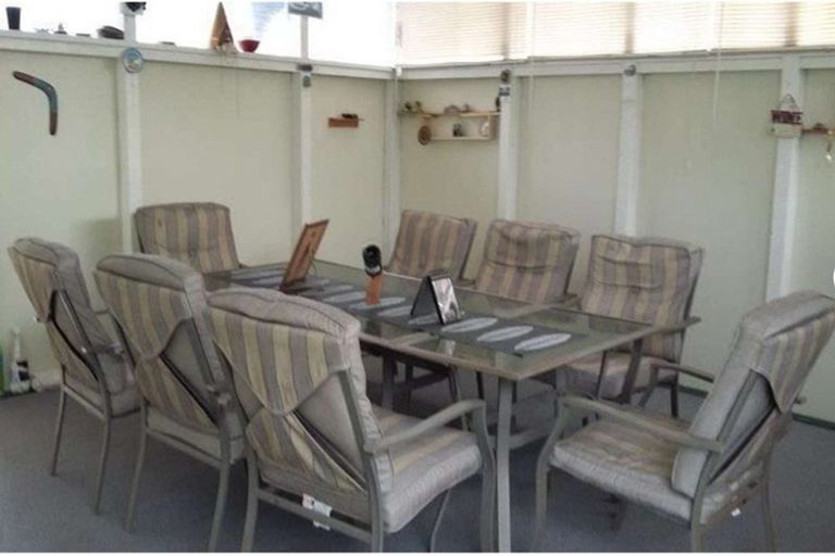 Photo of property in 55 Divich Avenue, Te Atatu South, Auckland, 0610