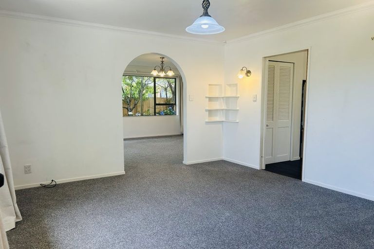 Photo of property in 28 Rewarewa Crescent, Waikanae, 5036