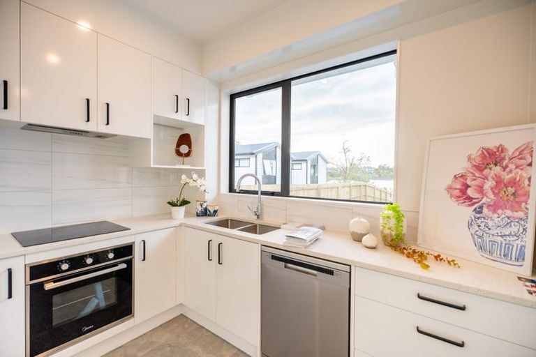 Photo of property in 55a Redwood Drive, Massey, Auckland, 0614