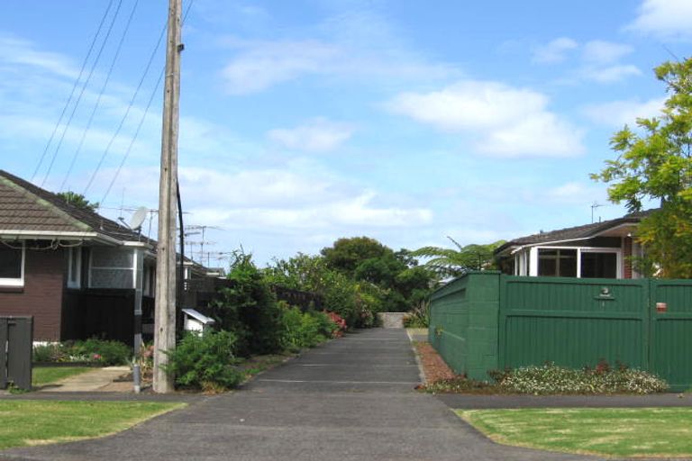 Photo of property in 2/15a Saltburn Road, Milford, Auckland, 0620