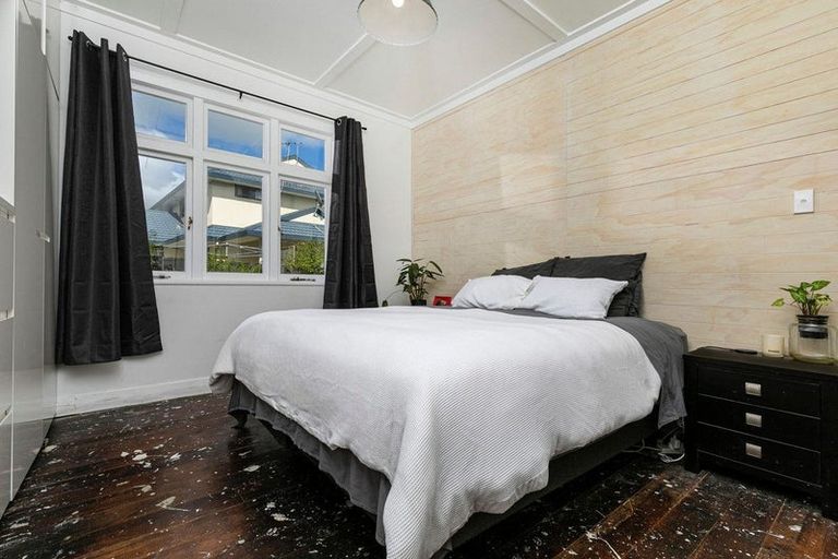 Photo of property in 5 Don Buck Road, Henderson, Auckland, 0614
