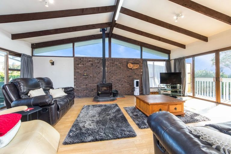 Photo of property in 8 Manhattan Heights, Glendene, Auckland, 0602