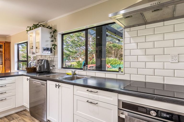 Photo of property in 323 Mazengarb Road, Paraparaumu, 5032