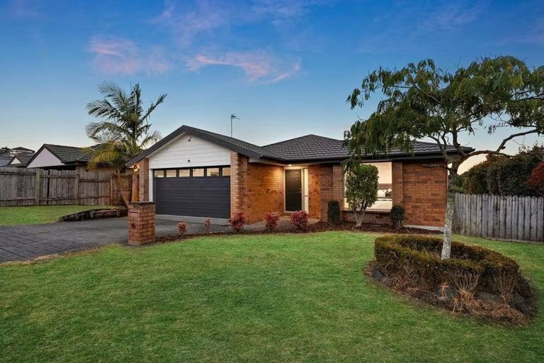 Photo of property in 5 Sunvista Avenue, Oteha, Auckland, 0632