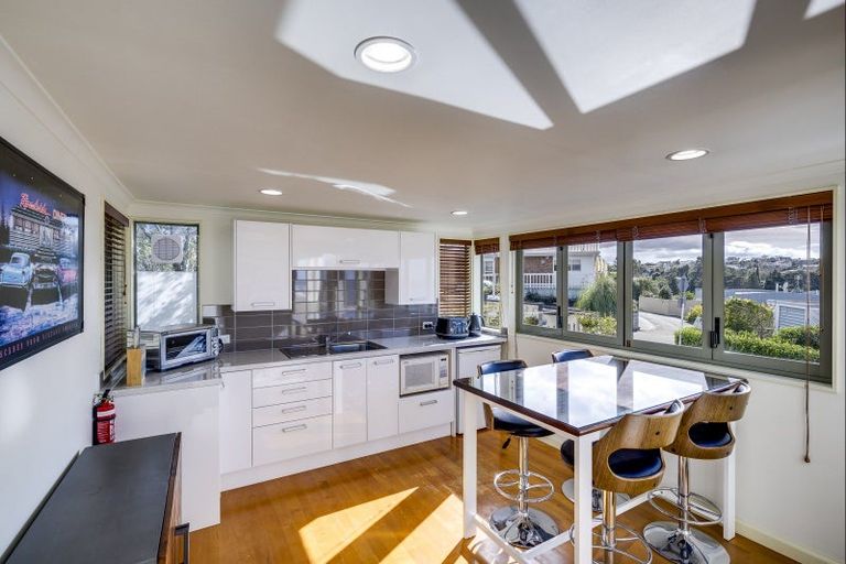 Photo of property in 11 Sealy Road, Bluff Hill, Napier, 4110