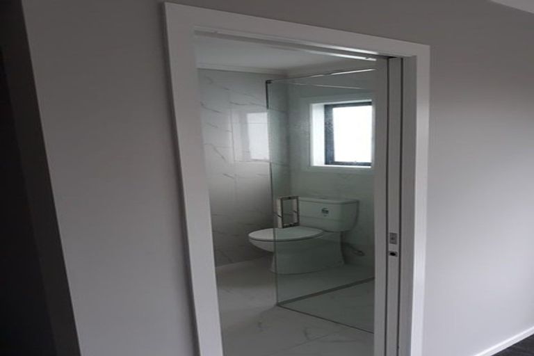 Photo of property in 128 Johnstone Drive, Fitzherbert, Palmerston North, 4410