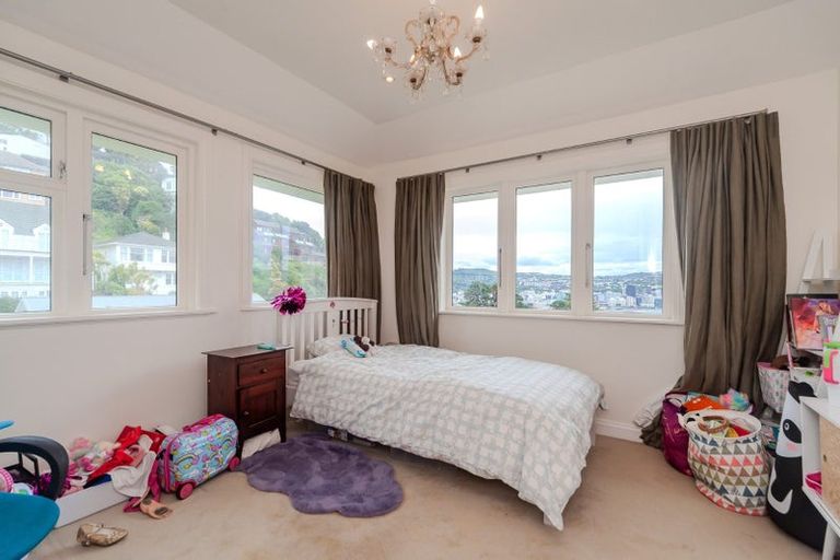 Photo of property in 60 The Crescent, Roseneath, Wellington, 6011