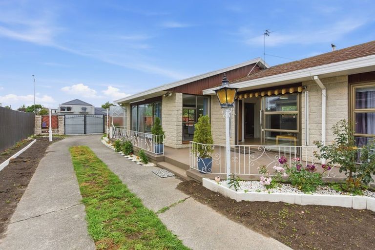 Photo of property in 219 Main North Road, Redwood, Christchurch, 8051