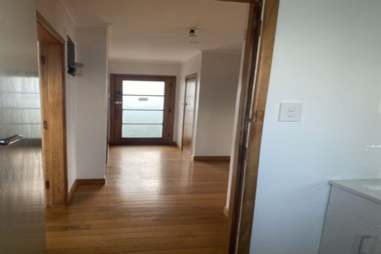 Photo of property in 1/15 Tane Street, New Lynn, Auckland, 0600