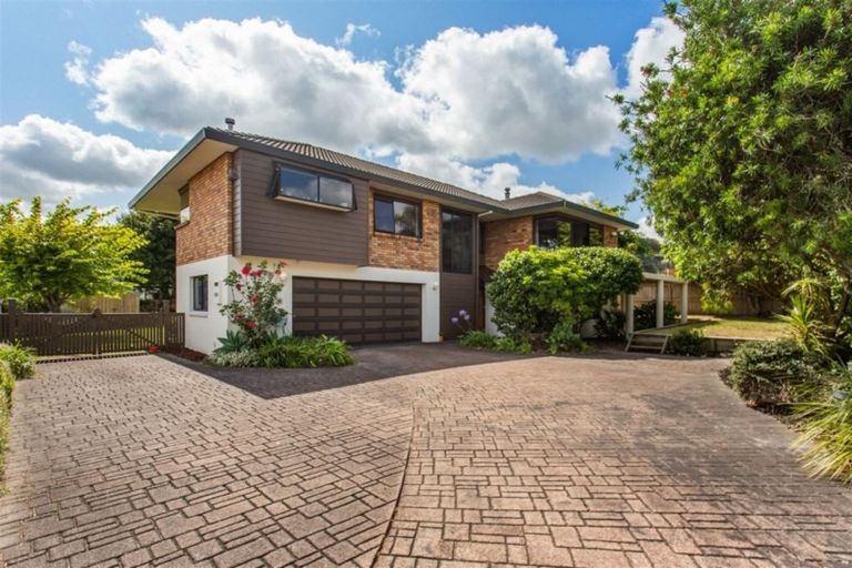 Photo of property in 6 Ferntree Terrace, West Harbour, Auckland, 0618
