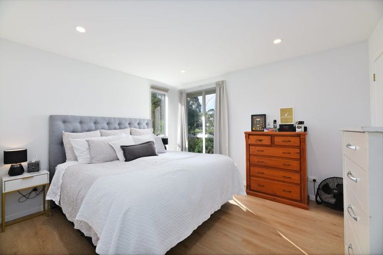 Photo of property in 3 St Margaret Place, West Harbour, Auckland, 0618
