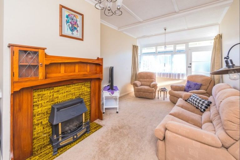 Photo of property in 2 Glasgow Street, Takaro, Palmerston North, 4412