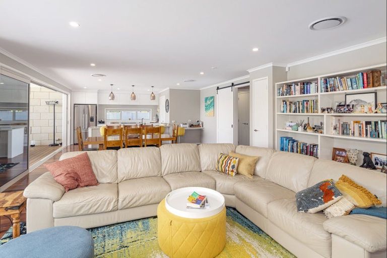 Photo of property in 30 Hei Esplanade, Whitianga, 3510