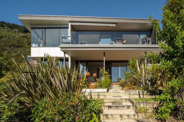 Photo of property in 27 Amelia Crescent, Waikawa, Picton, 7220