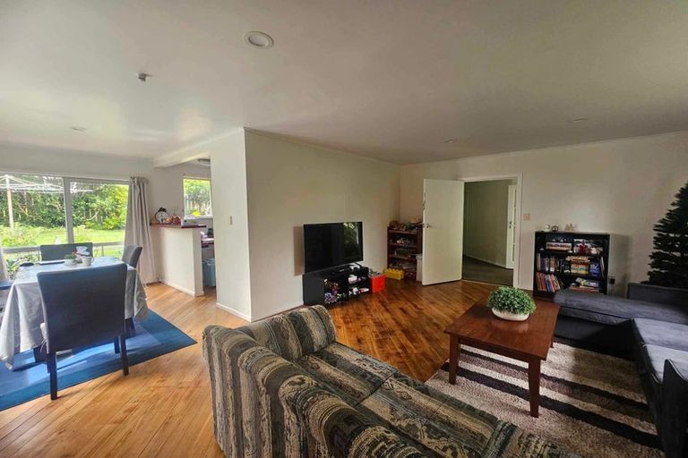 Photo of property in 1 Kinapori Terrace, Newlands, Wellington, 6037