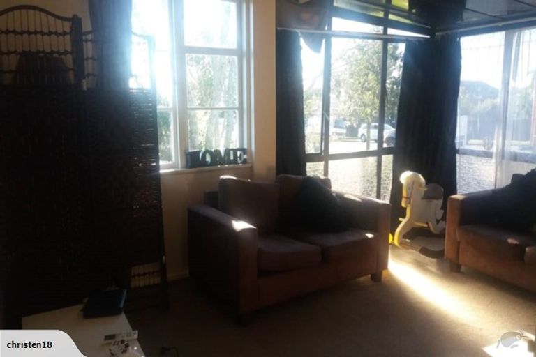 Photo of property in 79 Awaroa Road, Sunnyvale, Auckland, 0612